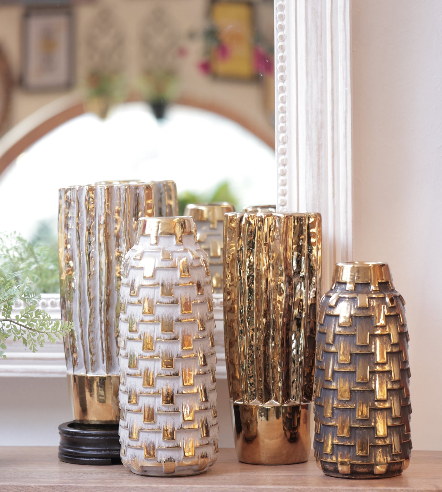 Off White/Gold Ceramic Decorative Vase And Showpiece
