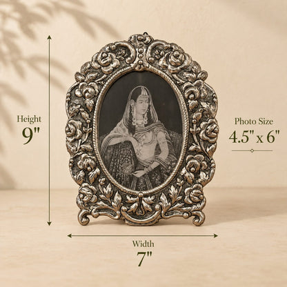 Dimensions of the Florence Heirloom antique silver oval photo frame measuring 9 inches high, 7 inches wide, suitable for a 4.5 x 6 inch photograph.